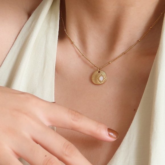 NEW 18K Gold Plated Luxury Shell Necklace - Picture 10 of 15